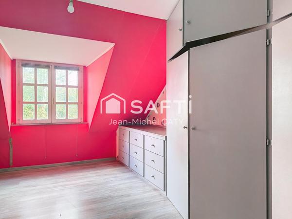 SELIGNEY, grande maison en pierre de sur terrain piscinable.