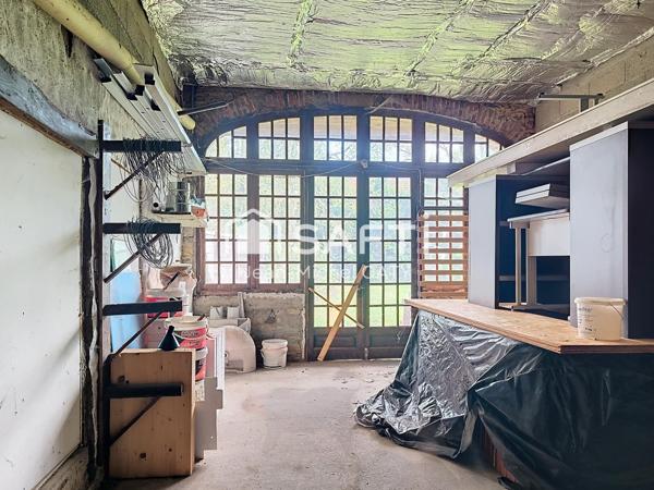 SELIGNEY, grande maison en pierre de sur terrain piscinable.