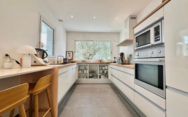 Maison à vendre    5 pièces • 140 m2 Le Bouscat