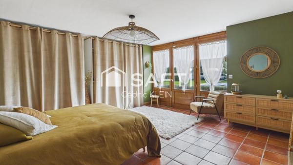 Longère de caractère avec piscine et parc arboré