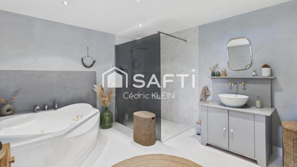 Longère de caractère avec piscine et parc arboré