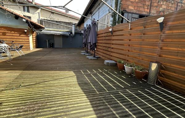 Idéal investisseur, immeuble à usage d'habitation et commercial loué