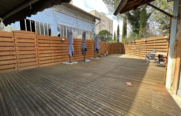 Idéal investisseur, immeuble à usage d'habitation et commercial loué