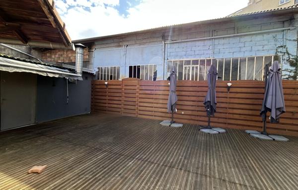 Idéal investisseur, immeuble à usage d'habitation et commercial loué