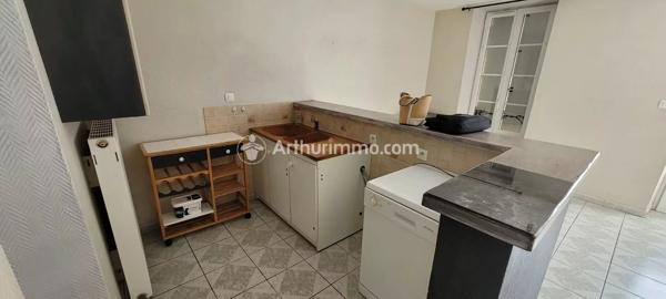 Location                                                      Maison
                        
                     4 pièces                      72 m2                     à Saint-Jean-d'Angély