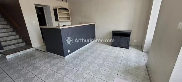 Location                                                      Maison
                        
                     4 pièces                      72 m2                     à Saint-Jean-d'Angély