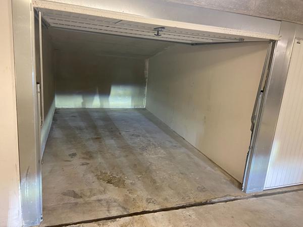 BOX A LOUER A PLAISIR  - GARE DE PLAISIR GRIGNON