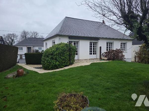 MOULAY- Pavillon sur sous-sol avec un possible accès de plain pied couvert en ardoises naturell...