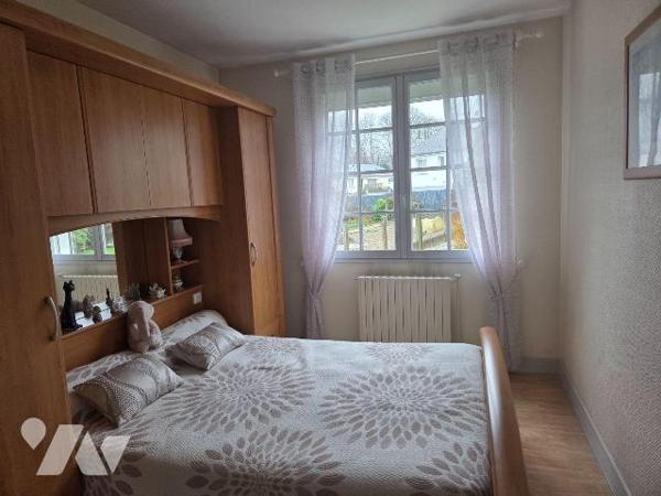 MOULAY- Pavillon sur sous-sol avec un possible accès de plain pied couvert en ardoises naturell...