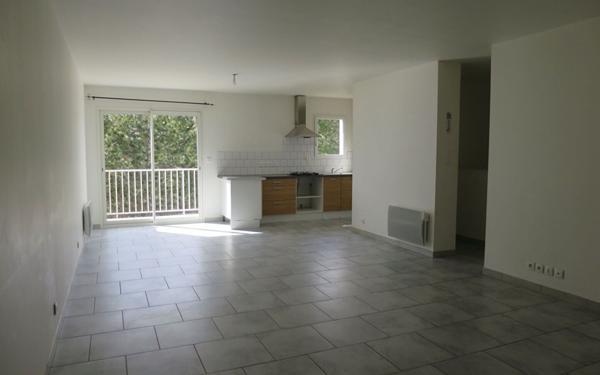 Maison à louer    3 pièces •  Villeneuve-de-Berg