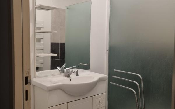 Maison à louer    3 pièces •  Villeneuve-de-Berg