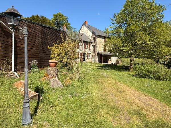 MAGNIFIQUE Moulin de Peurousseau 142m², 4 chambres sur terrain de 4663m² 149 000 €