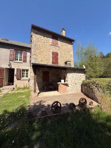 MAGNIFIQUE Moulin de Peurousseau 142m², 4 chambres sur terrain de 4663m² 149 000 €