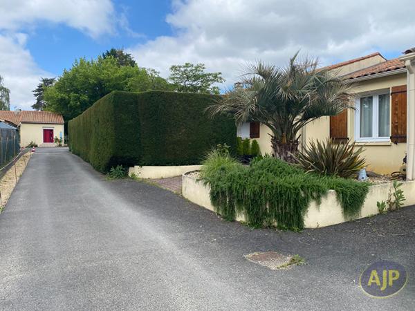 Vente immeuble Jonzac : 845 000 € - AJP Immobilier Pons