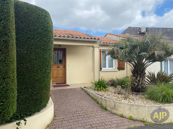 Vente immeuble Jonzac : 845 000 € - AJP Immobilier Pons