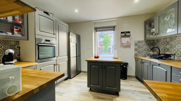 Maison 6 pièce(s) 200 m2