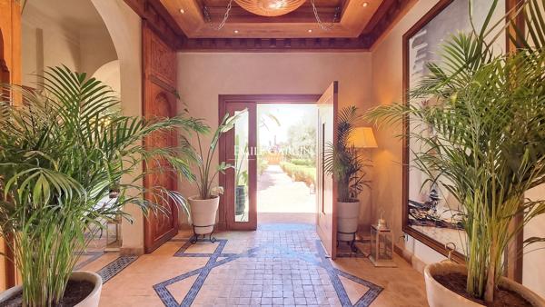 À vendre villa située dans un joli domaine  à 30 minutes du centre de Marrakech