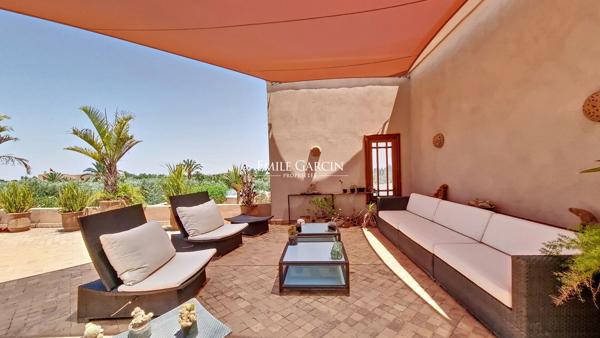 À vendre villa située dans un joli domaine  à 30 minutes du centre de Marrakech