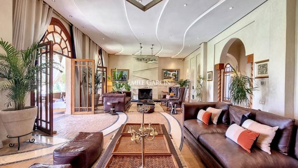 À vendre villa située dans un joli domaine  à 30 minutes du centre de Marrakech