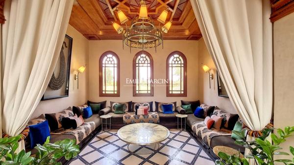 À vendre villa située dans un joli domaine  à 30 minutes du centre de Marrakech