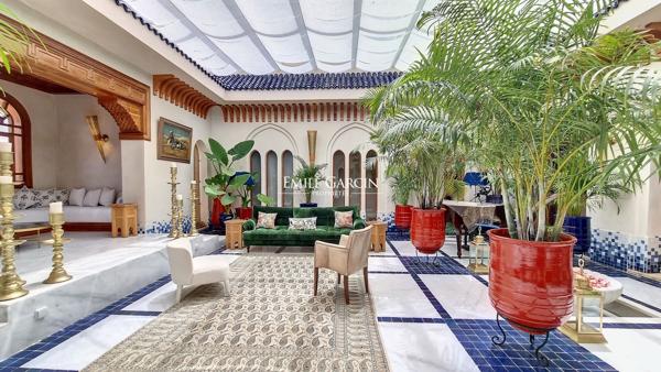 À vendre villa située dans un joli domaine  à 30 minutes du centre de Marrakech