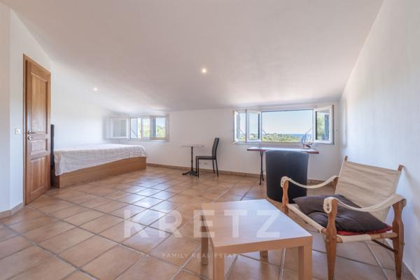 EXCLUSIVITÉ PINARELLO Villa vue mer.