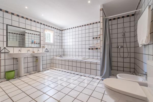 EXCLUSIVITÉ PINARELLO Villa vue mer.