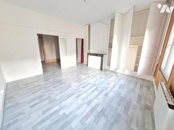 IMMEUBLE LOCAL COMMERCIAL + DUPLEX - A VENDRE - MONTOIRE/ LOIR ( 41800) 