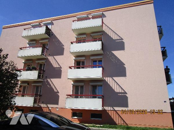 Proche centre ville : Bel appartement de type 4 situé au 1er étage,  avec garage , cave et balcons