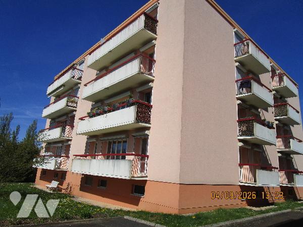 Proche centre ville : Bel appartement de type 4 situé au 1er étage,  avec garage , cave et balcons