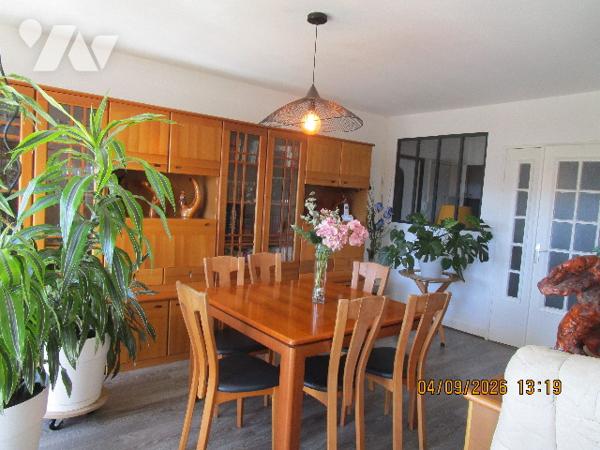 Proche centre ville : Bel appartement de type 4 situé au 1er étage,  avec garage , cave et balcons