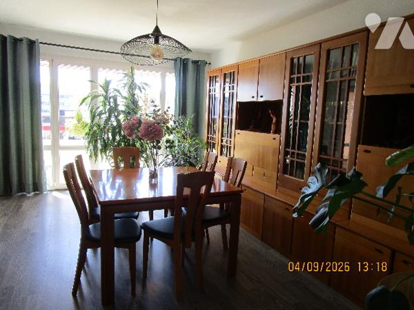 Proche centre ville : Bel appartement de type 4 situé au 1er étage,  avec garage , cave et balcons