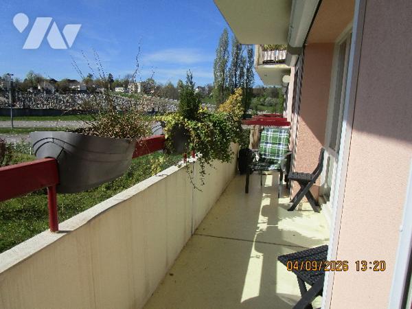 Proche centre ville : Bel appartement de type 4 situé au 1er étage,  avec garage , cave et balcons