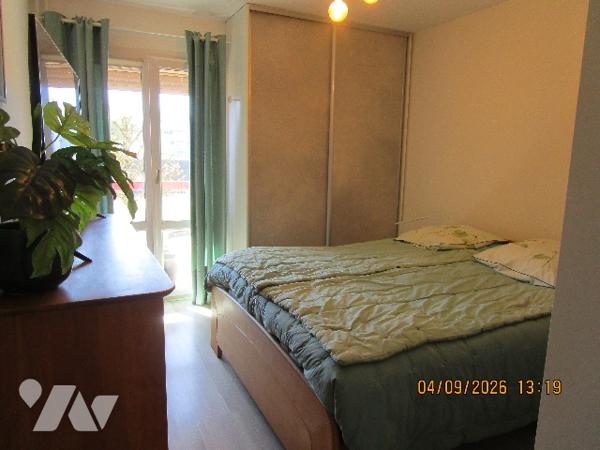 Proche centre ville : Bel appartement de type 4 situé au 1er étage,  avec garage , cave et balcons