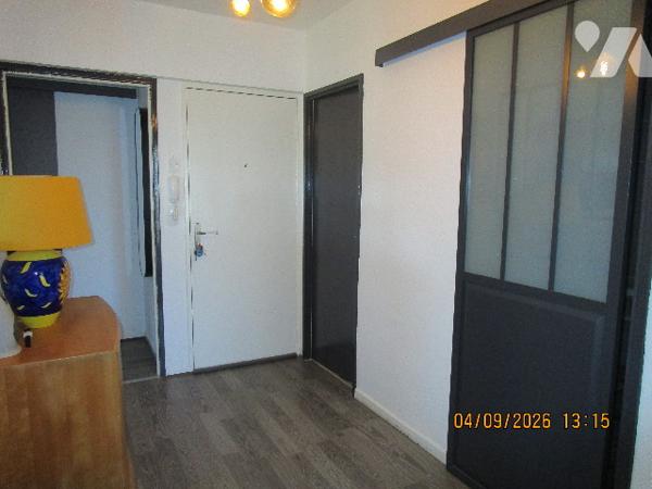 Proche centre ville : Bel appartement de type 4 situé au 1er étage,  avec garage , cave et balcons