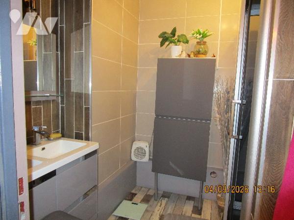 Proche centre ville : Bel appartement de type 4 situé au 1er étage,  avec garage , cave et balcons