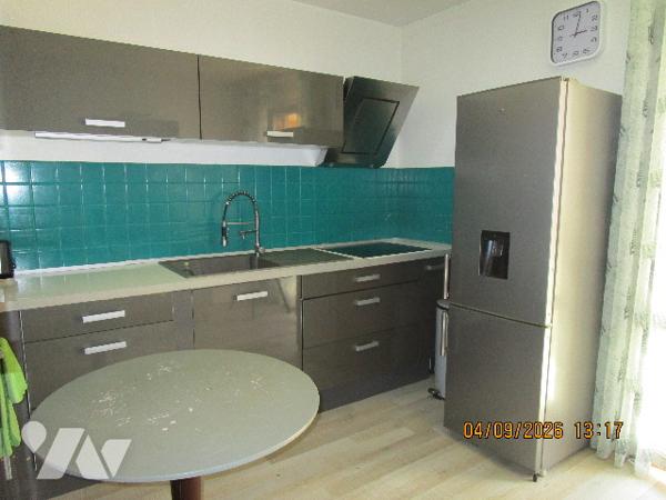 Proche centre ville : Bel appartement de type 4 situé au 1er étage,  avec garage , cave et balcons