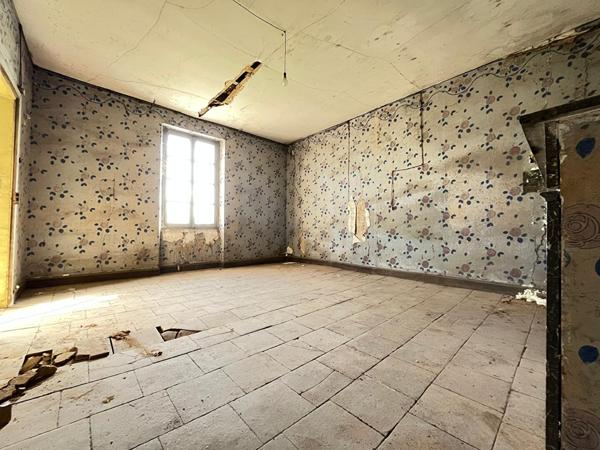 Ancienne bâtisse avec jardin située au centre de Bessières !