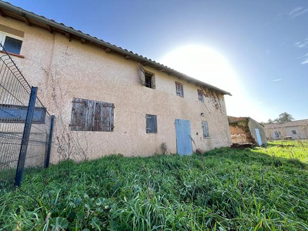 Ancienne bâtisse avec jardin située au centre de Bessières !