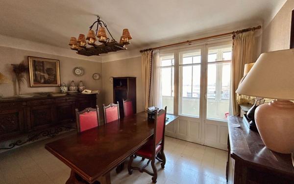 Appartement à vendre    8 pièces • 187 m2 Sète