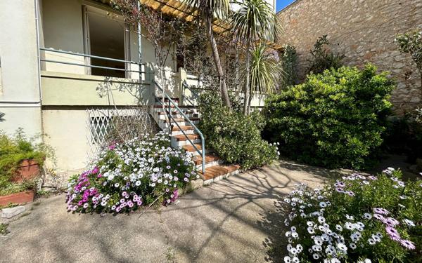 Appartement à vendre    8 pièces • 187 m2 Sète