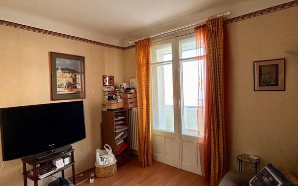 Appartement à vendre    8 pièces • 187 m2 Sète