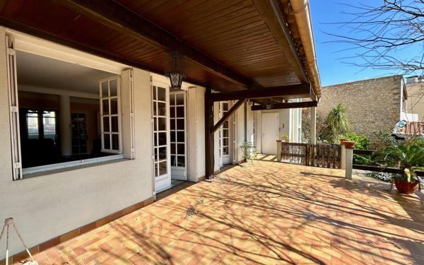 Appartement à vendre    8 pièces • 187 m2 Sète