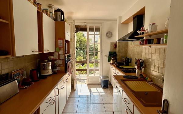 Appartement à vendre    8 pièces • 187 m2 Sète