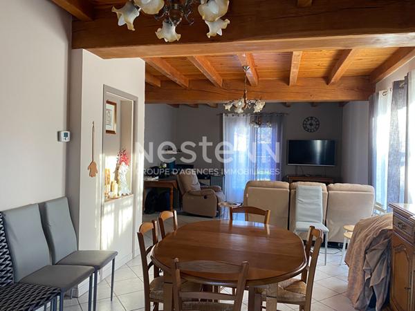 Maison spacieuse à vendre à Bressuire quartier Saint Porchaire de 144m² avec 4 chambres, jardin de 1867 m²
