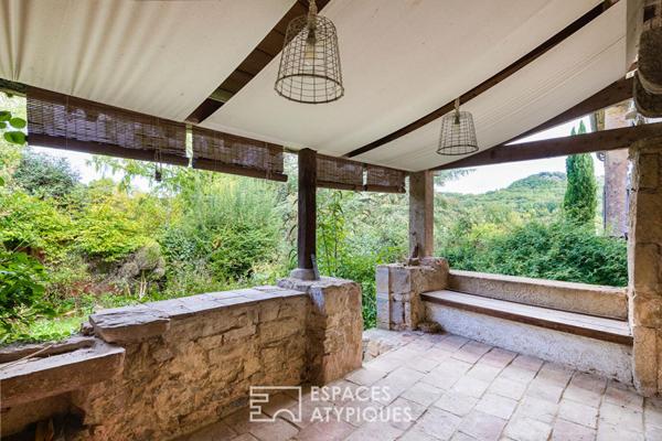 Maison au charme pittoresque et son jardin bucolique