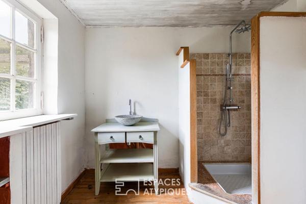 Maison au charme pittoresque et son jardin bucolique