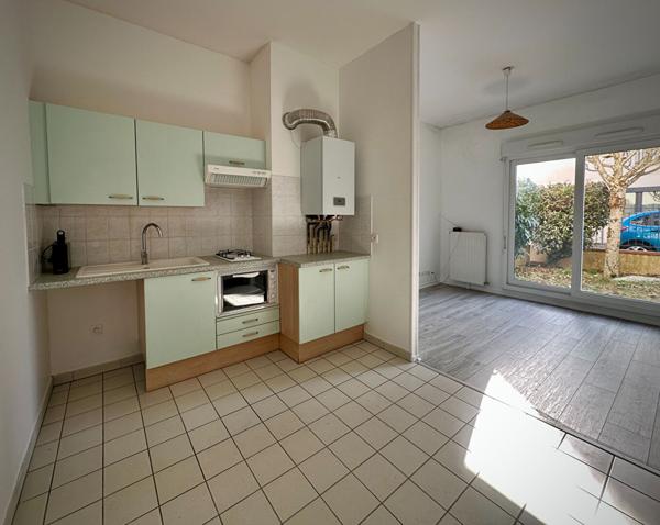 Appartement Chartres 2 pièce(s) 49.27 m2 AVEC JARDIN ET BOX FERME