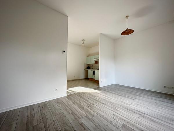 Appartement Chartres 2 pièce(s) 49.27 m2 AVEC JARDIN ET BOX FERME