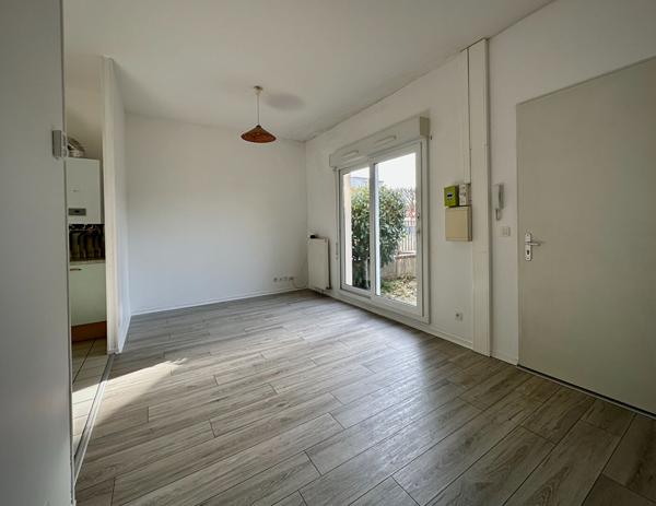 Appartement Chartres 2 pièce(s) 49.27 m2 AVEC JARDIN ET BOX FERME